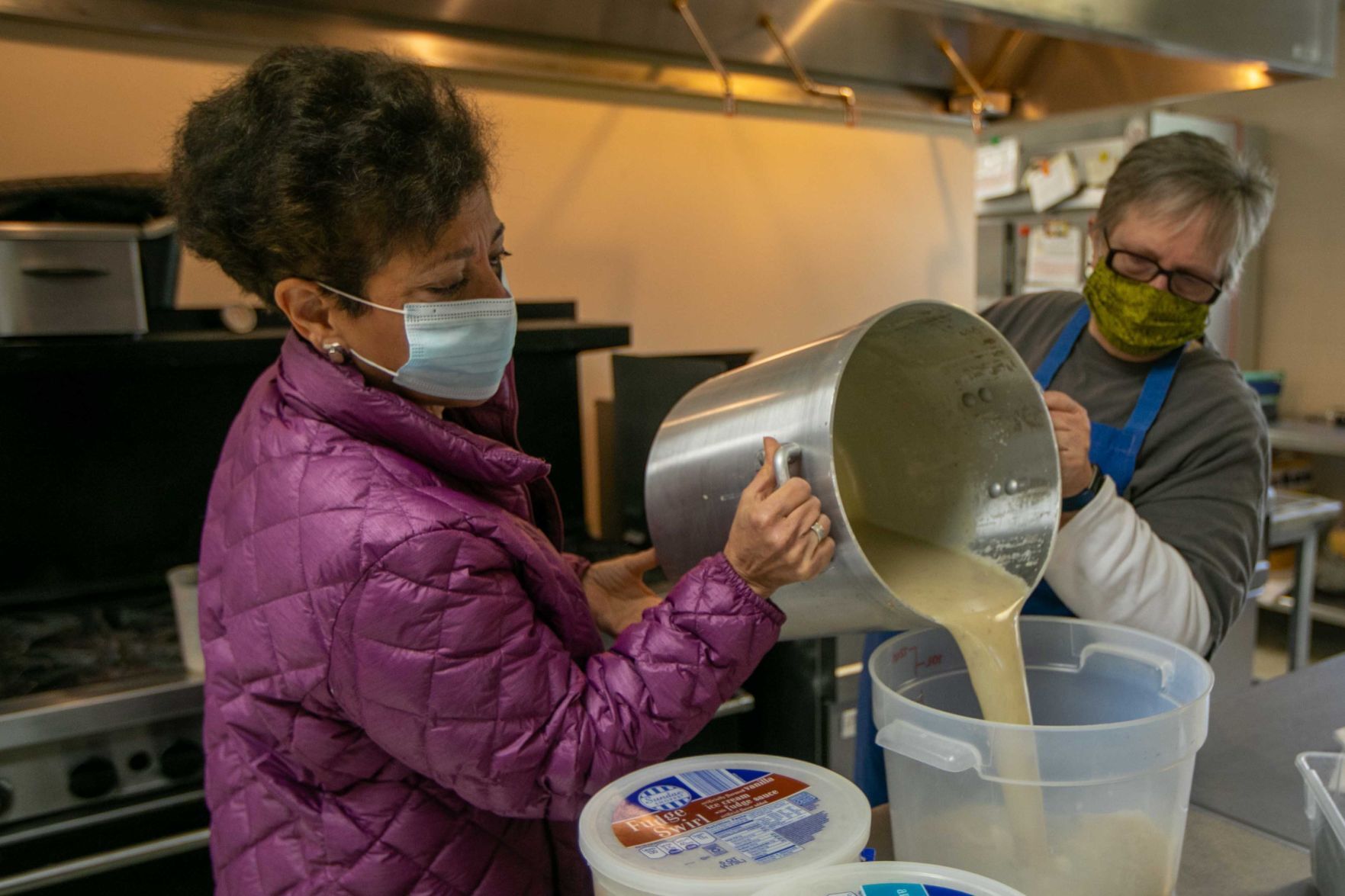 St. Luke's United Methodist Church gives drive-through Thanksgiving meals